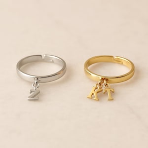 Anillo con inicial // Anillo pequeño personalizado // Anillo ajustable bañado en plata o oro de 16 k // Anillo con letra // Anillo de dama de honor // Regalo para mejor amiga