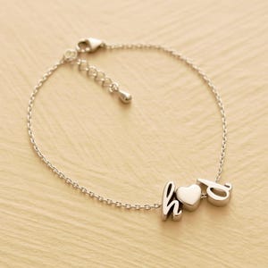 Bracelet deux initiales et coeur, cadeau pour la Saint-Valentin, cadeau pour petite amie, double lettre initiale avec coeur, cadeau pour couple, cadeaux pour elle