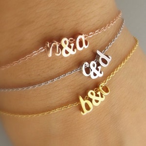 Pulsera inicial doble plateada de oro rosa o chapada en oro, ampersand y pulsera inicial, regalo de dama de honor, pulsera inicial, regalos valntine