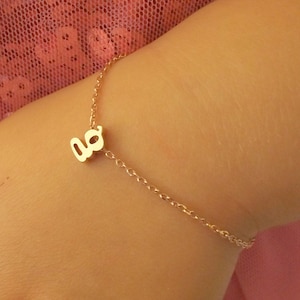 Pulsera personalizada para niños, idea de regalo para niña de flores, pulsera inicial para niños, pulsera para niña de flores, regalos para niños, pulsera para niños pequeños