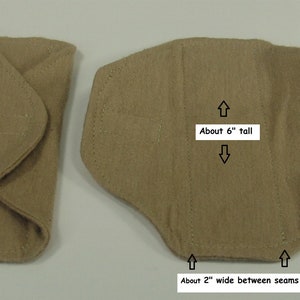 Puede incluir: Dos compresas de tela beige. Una est&aacute; doblada, la otra est&aacute; abierta, con cierre de velcro. La compresa abierta mide unos 15 cm de alto y 5 cm de ancho entre costuras. Dise&ntilde;adas para la higiene personal.