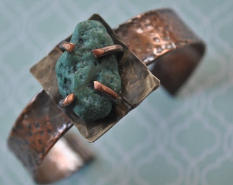Rustic copper cuff with genuine raw turquoise stone, Hammered copper bracelet, metal work, boho, unisex