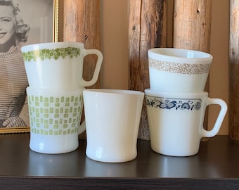 Tazza da caffè vintage Fire King/Pyrex: fiore primaverile, cipolla blu, mosaico casuale