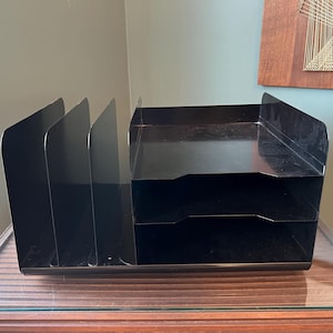 Organizador de archivos de metal vintage con bordes redondeados - Bandeja de archivos vertical y horizontal de acero Steelmaster - Decoración de oficina industrial retro
