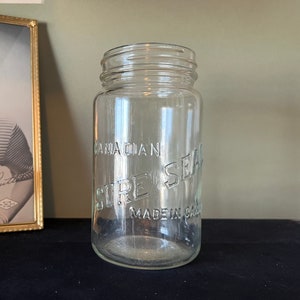 Vintage Sure Robben-Einmachglas aus Kanada - One Quart - Retro Küchendekoration & Aufbewahrung