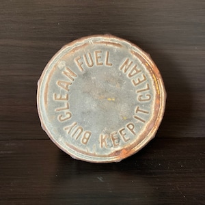 "Vintage Tankdeckel ""Buy Clean Petroleum Keep it Clean"" - Retro Oil & Gas Automobile Mann Höhle Dekor."