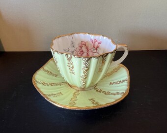 Filiżanka i spodek z porcelany kostnej Foley w stylu vintage, jasnożółty, z falbankami, w kolorze różowo-różowym