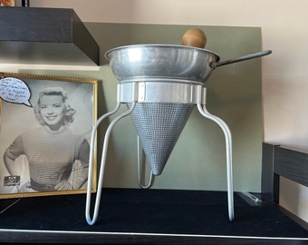 Vintage Wear Ever Tomato Press Strainer Sieve with Stand & Pestle - Wear-Ever No 462