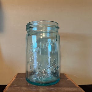 Antikes verbessertes Einmachglas: Grünes getöntes Glas, Vintage Einmachglas