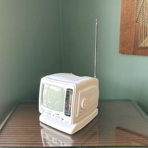 Vintage Spectra bärbar svartvit TV 5" skärm AM/FM-radio modell 52-BWR