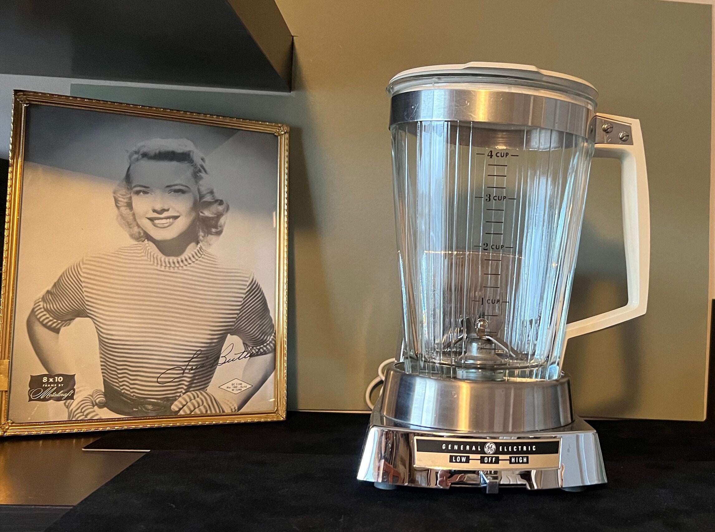 A vintage GE food processor blender but I don't have the blender