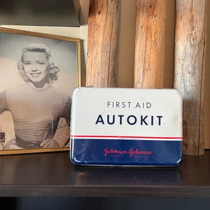 Vintage First Aid Autokit Tin - Johnson & Johnson - Collectible Tins