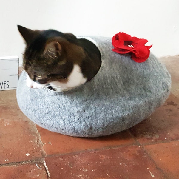 Cat Bed Cave Cat nap Cocoon Felted Grey with Red Poppy Flower and FREE Ball