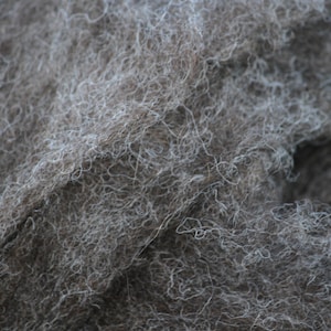 Jacob sheep wool roving grey 8 oz.