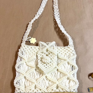 Plastic yarn macrame purse