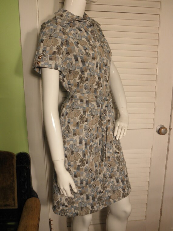 1960's Hawaiian Floral Print Dress - image 3