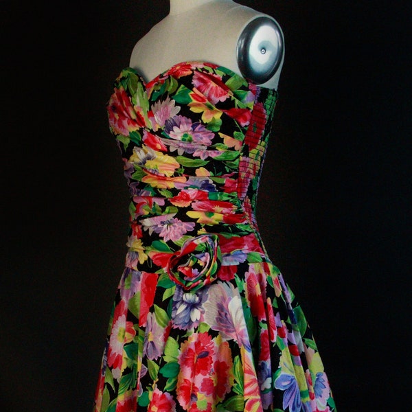 Sale! Fun and Flirty Vintage 80 Floral Strapless Cocktail Pouf Party Dress Size M