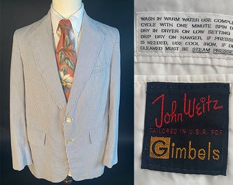 Vintage 70er Jahre Herren Blau und Weiß Gestreifter Frühling Sommer Seersucker Blazer Sportmantel Anzugjacke von John Weitz Maßgeschneidert für Gimbels S/M 44 R