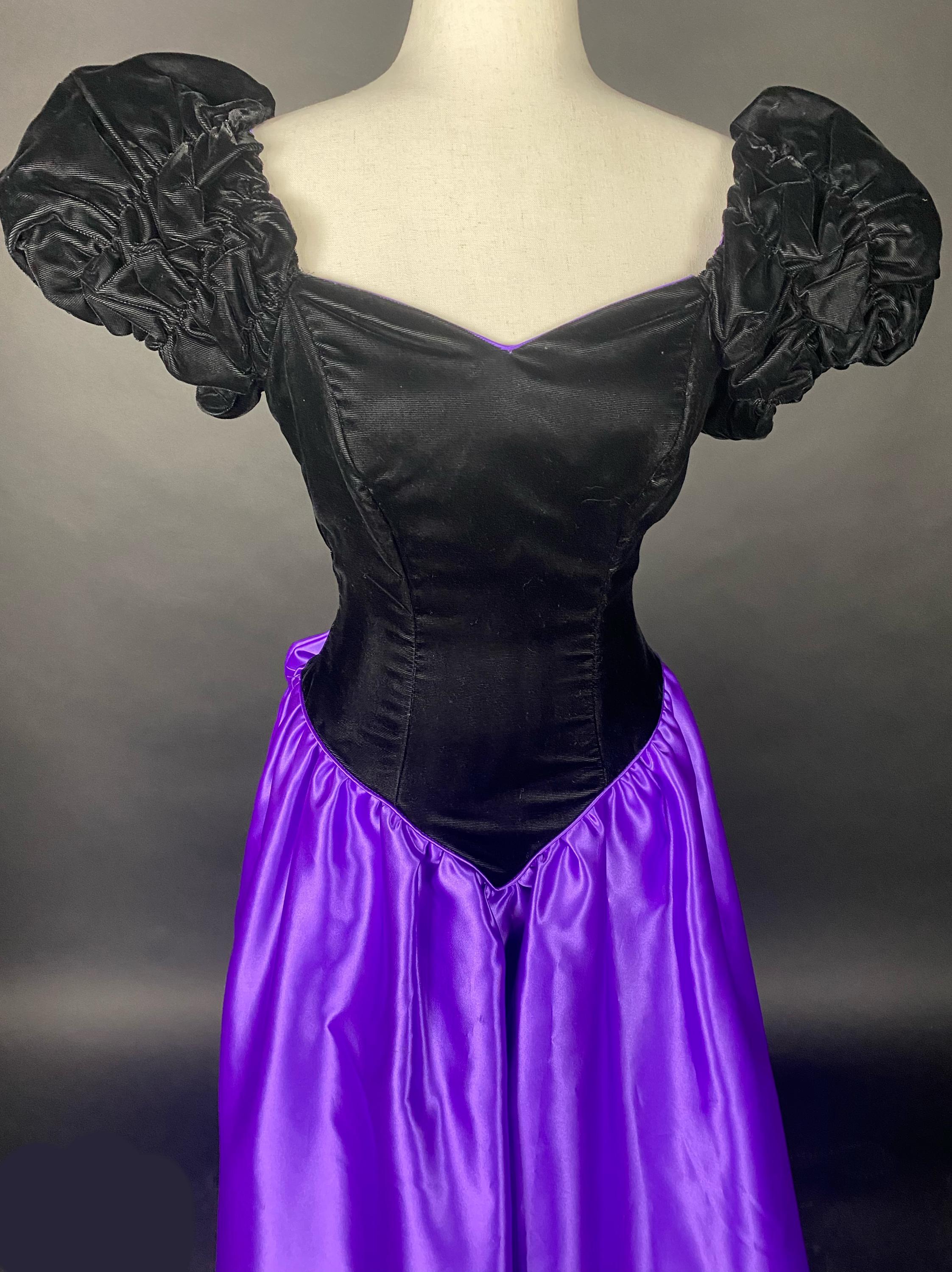 open lace back dress Black/Velvet Doll Collar Long Sleeves Gradient Embroidery Women's Got –  LolitaInside main image 0