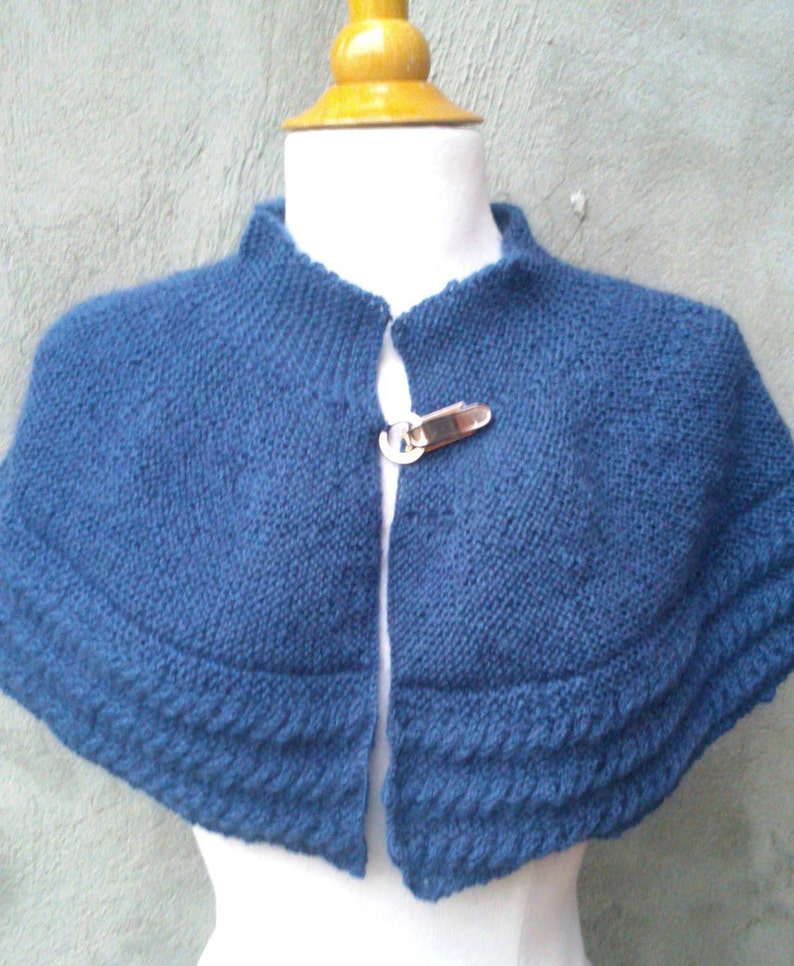 KNITTING PATTERN Cabled cape knit capelet pattern cape Etsy