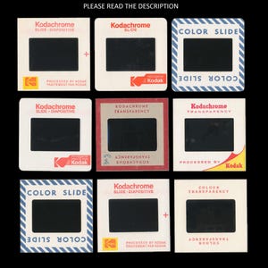 Puede incluir: Una colección de diapositivas de película Kodak Kodachrome y Color Slide vintage. Las diapositivas presentan áreas de visualización rectangulares negras, con texto que incluye "Kodachrome", "Slide" y "Color Slide". Las diapositivas están en marcos blancos, rojos y azules.