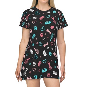 Groomer Gifts Pawprints and Hair Tools All Over Print T-Shirt Dress