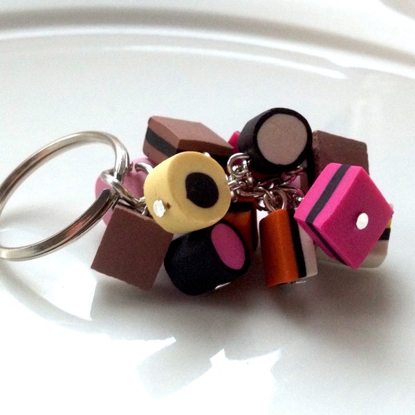 Réglisse Allsorts Keyring - charme de sac de bonbons, porte-clés alimentaire en argile polymère pour les filles, joli porte-clés cadeau de Saint-Valentin pour les adolescentes