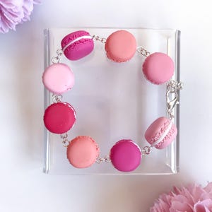 Pink Macaron Bracelet - polymer clay food bracelet, macaron jewellery, kawaii bracelet, cute christmas gift for daughter