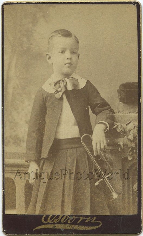Leuke Jongen Verkleed Als Meisje Met Trompet Antieke Cdv Foto Etsy