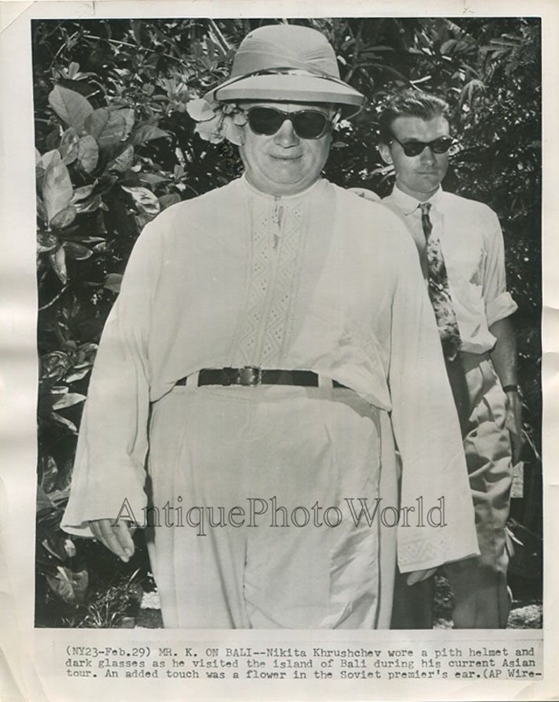 Nikita Khurschev in Bali topee hat Soviet Russian leader vintage photo