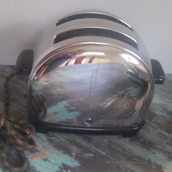 Vintage Chrome SUNBEAM, T9, 2 Slot Toaster, 1939 World's Fair, Antique, 1930s, 1940s, Bakelite Base