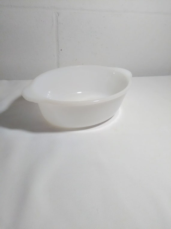 white oval casserole dish