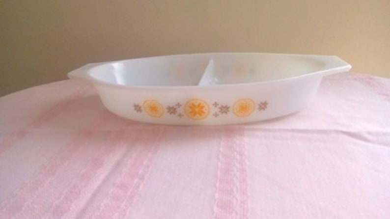 1.5 Quart Vintage PYREX Divided Baking Dish Town /& Country Pattern 1960s Casserole Dish