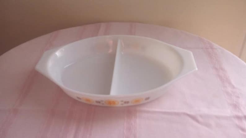 1.5 Quart Vintage PYREX Divided Baking Dish Town /& Country Pattern 1960s Casserole Dish
