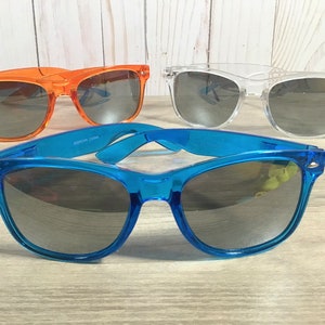 Translucent Frame Sunglasses with Mirror Lens, Personalized Case 画像 4