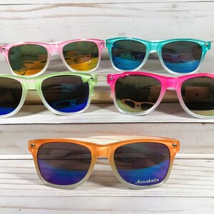Gafas de sol Wayfarer personalizadas: Lentes de espejo bicolor, grabado gratuito. imagen 2