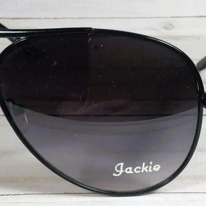 NOMBRE GRABADO GRATIS en gafas de sol clásicas. Calidad de diseñador. Regalo ideal para amigos, hombres o mujeres. imagen 13