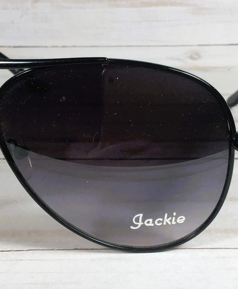 NOMBRE GRABADO GRATIS en gafas de sol clásicas. Calidad de diseñador. Regalo ideal para amigos, hombres o mujeres. imagen 13