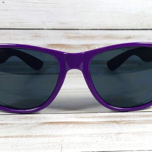 Lunettes de soleil Wayfarer personnalisées : texte personnalisé, anniversaire, voyage image 3