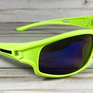Engraved Sports Sunglasses: Mirrored Lens, UV Protection, Personalized Case zdjęcie 11