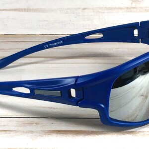 Engraved Sports Sunglasses: Mirrored Lens, UV Protection, Personalized Case zdjęcie 2