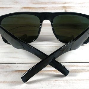 NOMBRE GRABADO GRATIS en gafas de sol clásicas. Calidad de diseñador. Regalo ideal para amigos, hombres o mujeres. imagen 4