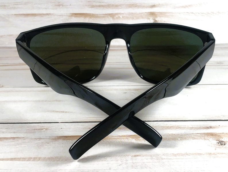 NOMBRE GRABADO GRATIS en gafas de sol clásicas. Calidad de diseñador. Regalo ideal para amigos, hombres o mujeres. imagen 4