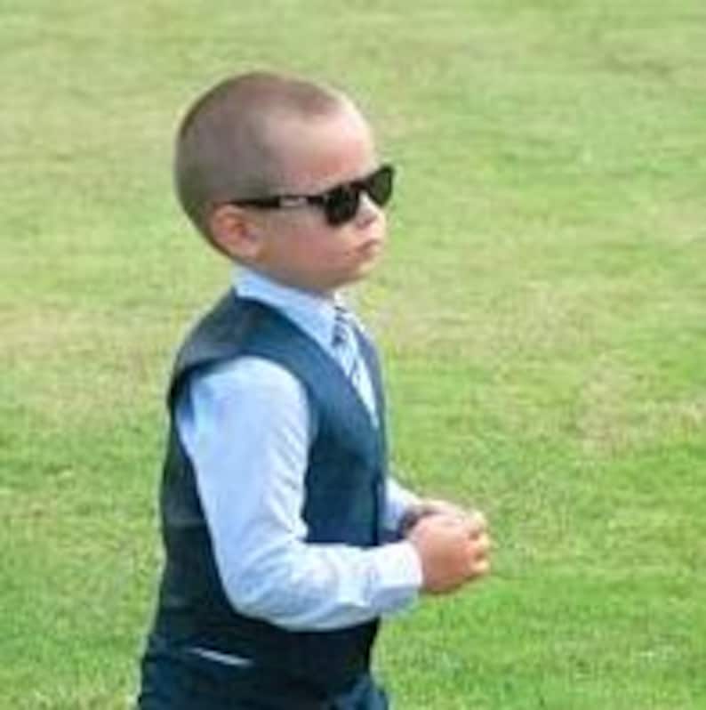 Personalized Black Wayfarer Sunglasses. Custom Name, Age 2 to 8. afbeelding 1