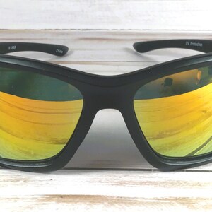 Engraved Sports Sunglasses: Mirrored Lens, UV Protection, Personalized Case zdjęcie 9