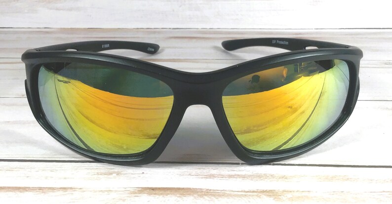 Engraved Sports Sunglasses: Mirrored Lens, UV Protection, Personalized Case zdjęcie 9
