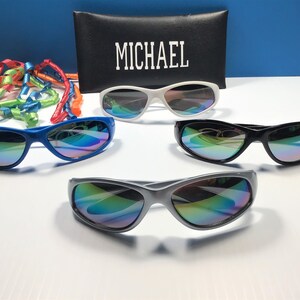 Personalized Kids Sunglasses: Engraved Name, Mirror Lens. afbeelding 2