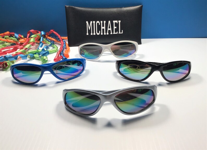 Personalized Kids Sunglasses: Engraved Name, Mirror Lens. afbeelding 2