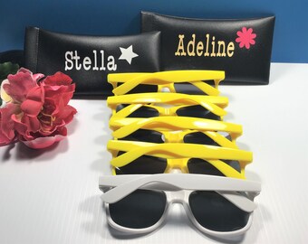 GAFAS DE SOL WAYFARER AMARILLAS Personalizadas para bodas. fiesta de cumpleaños, escapada de chicas. ¡Qué color tan divertido!