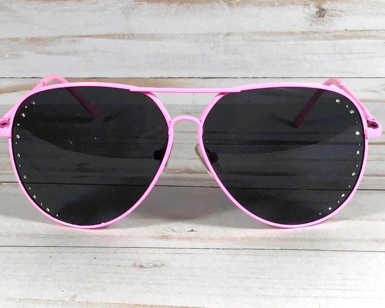 LUNETTES DE SOLEIL PERSONNALISÉES gravées d'un NOM. Qualité design. Tendance et mode. Pink